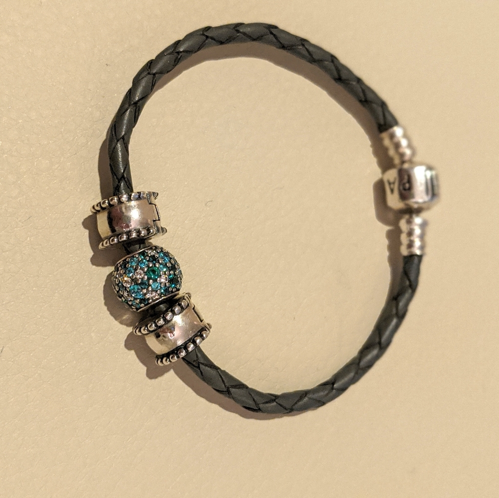 Pandora bracelet set with clips and charm